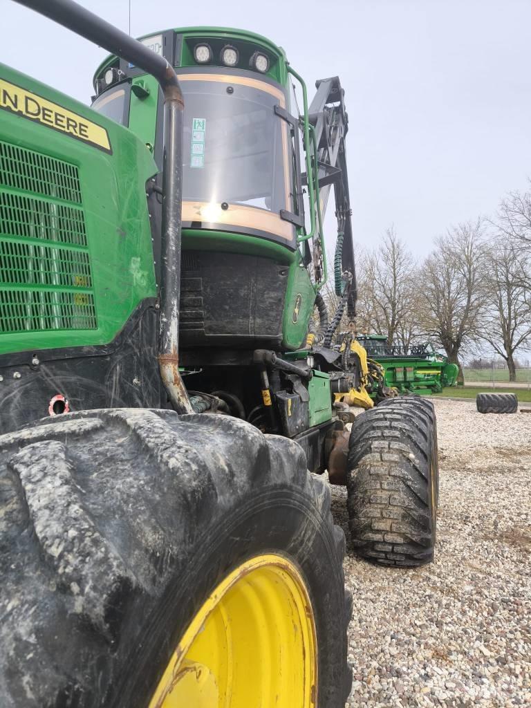 John Deere 1270G Harvesters