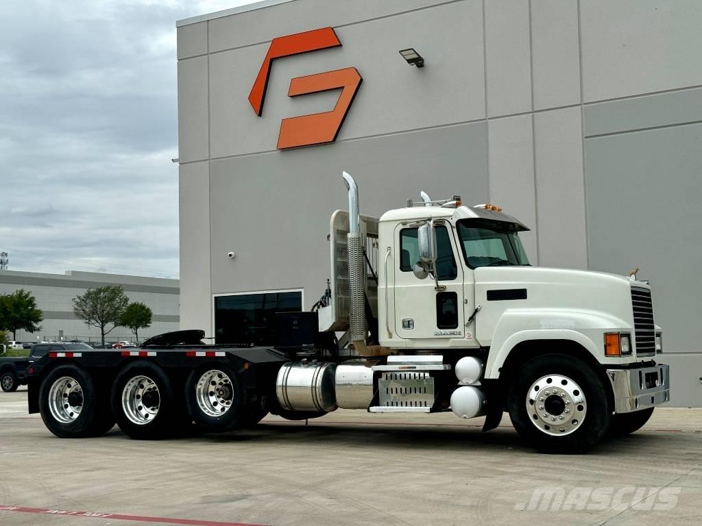 Mack CHU 613 Prime Movers