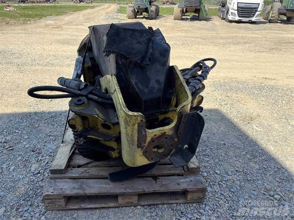 John Deere H270 Harvester heads