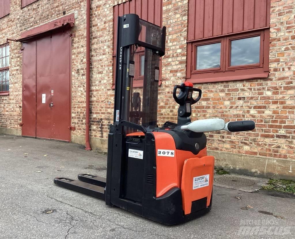 BT SPE 120 L Pedestrian stacker