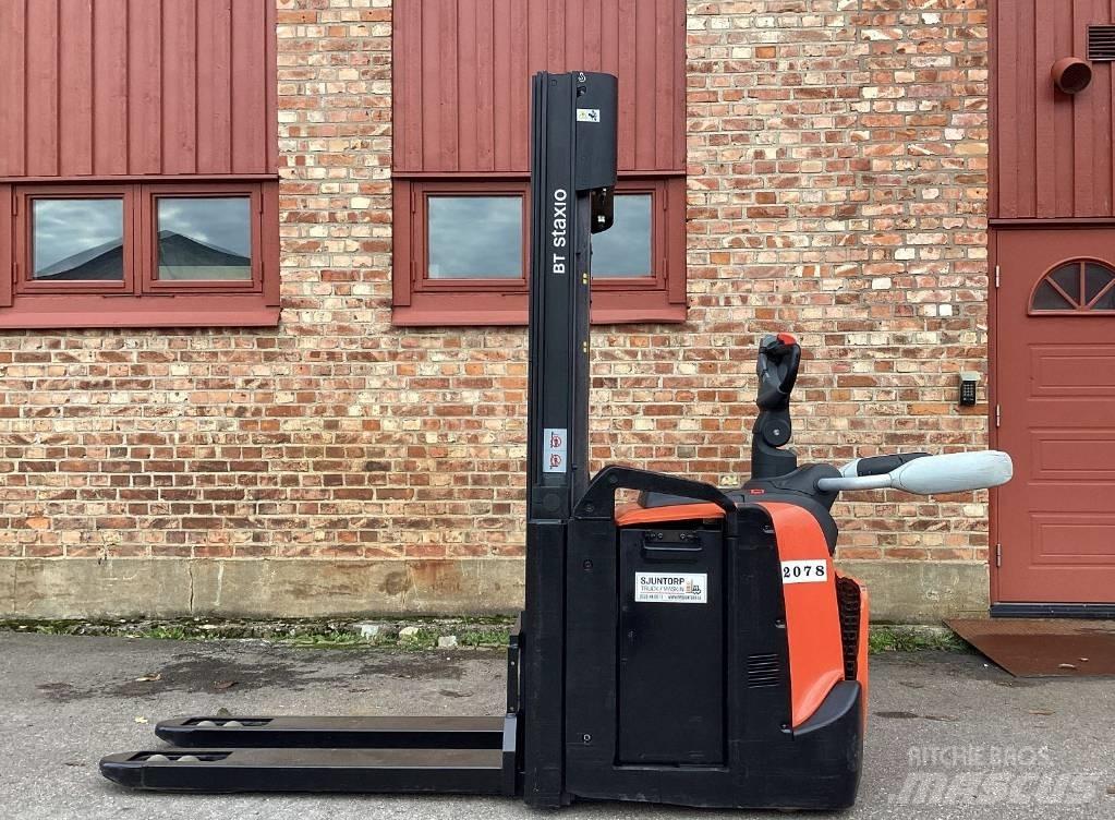 BT SPE 120 L Pedestrian stacker