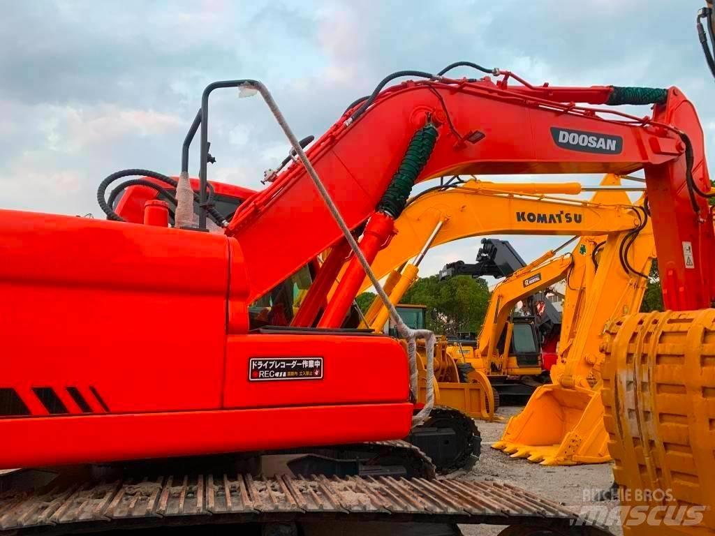 Doosan DX 225 LC Crawler excavators