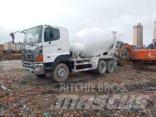 Hino 700 Concrete trucks