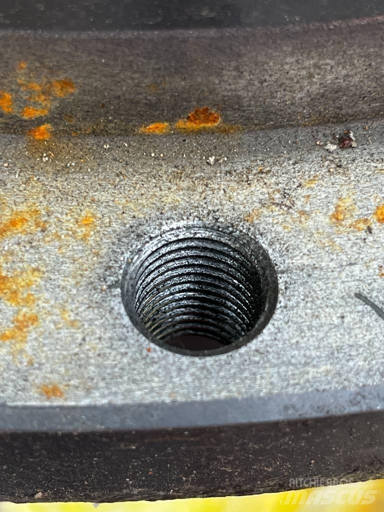 Volvo 14538547 Tracks, chains and undercarriage