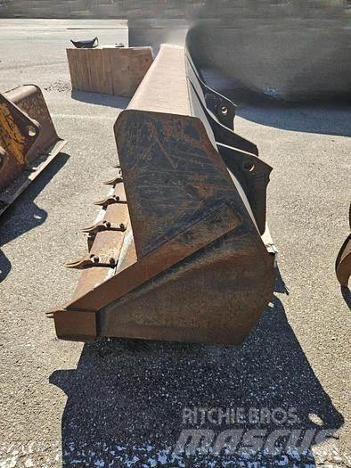 CAT 428D Buckets