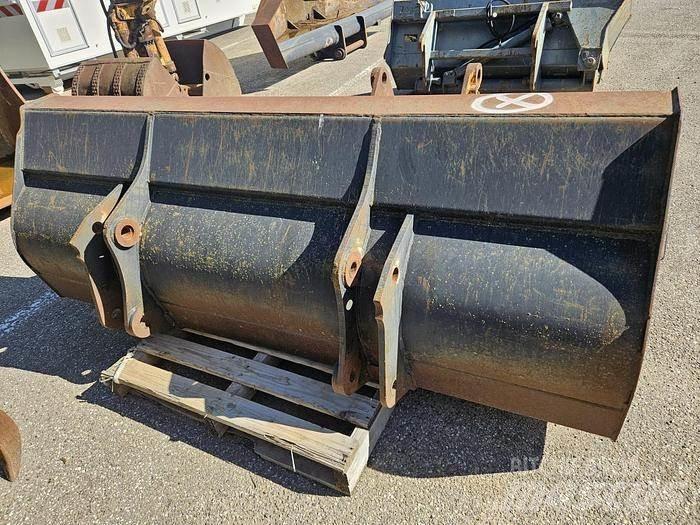 CAT 428D Buckets