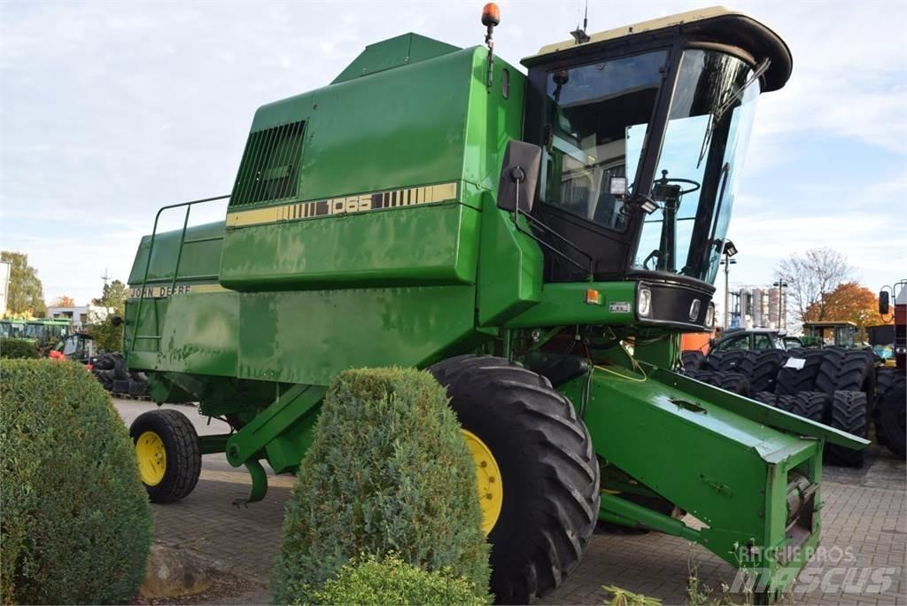 John Deere 1065 Combine harvesters