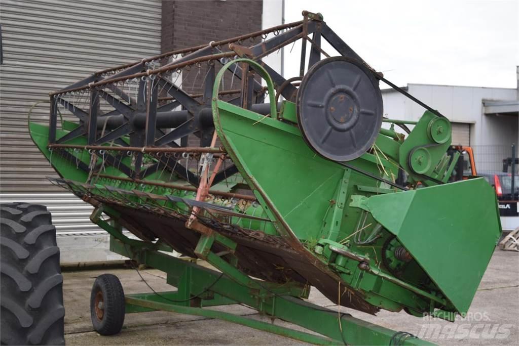 John Deere 1065 Combine harvesters