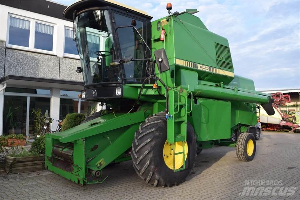 John Deere 1065 Combine harvesters