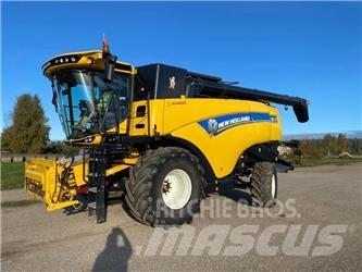 New Holland CX 8.70 Combine harvesters