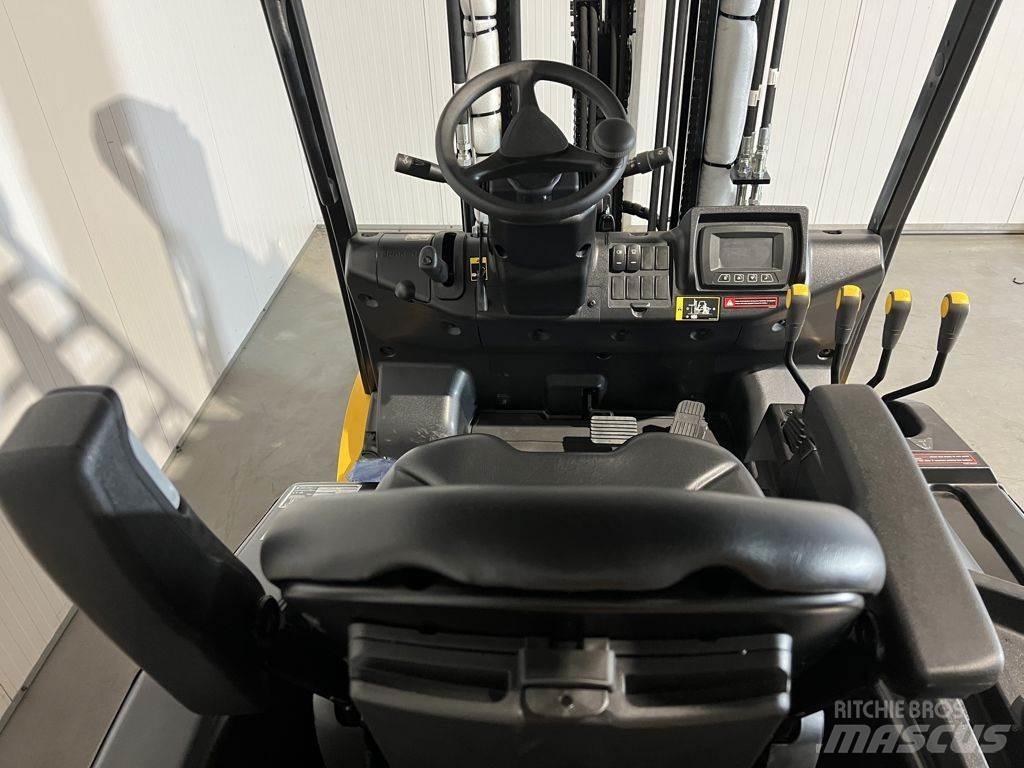 Hyundai 25BE-X Electric forklift trucks