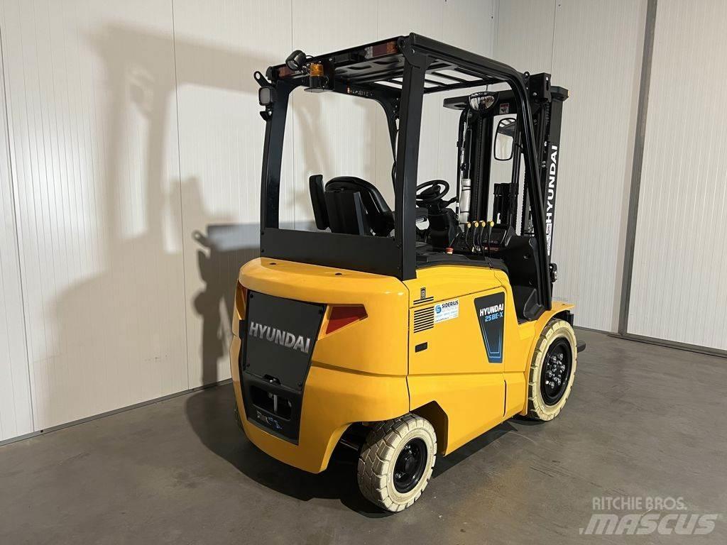 Hyundai 25BE-X Electric forklift trucks