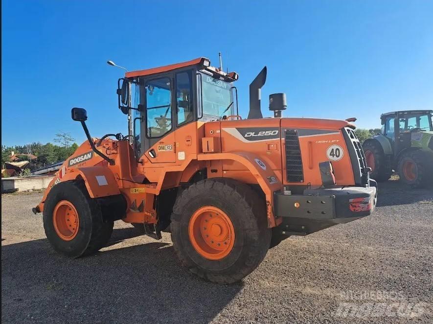 Doosan DL 250-5 Front loaders and diggers