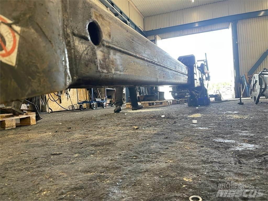 John Deere 1910G Loader cranes