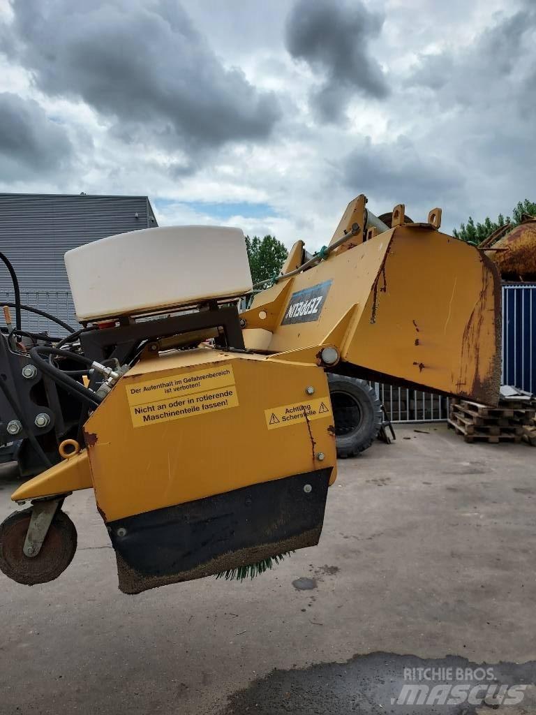 CAT 906/7/8 Sweepers