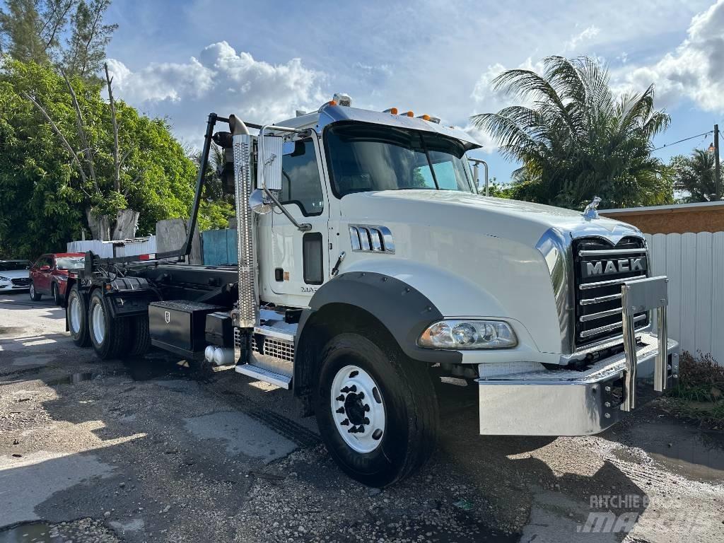 Mack GU813 Demountable trucks