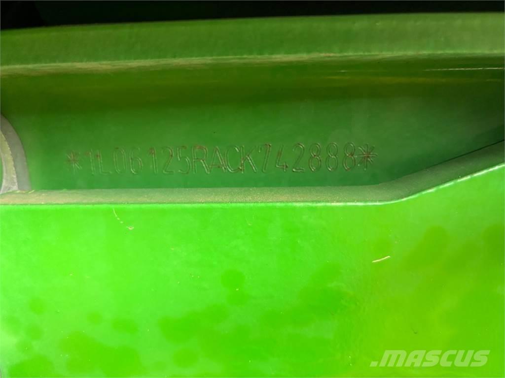 John Deere 6125R Tractors