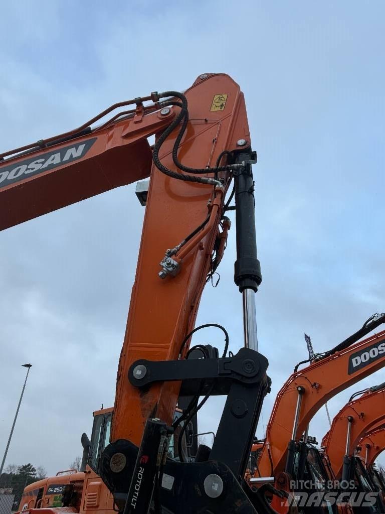 Doosan DX 300 LC-7 Crawler excavators