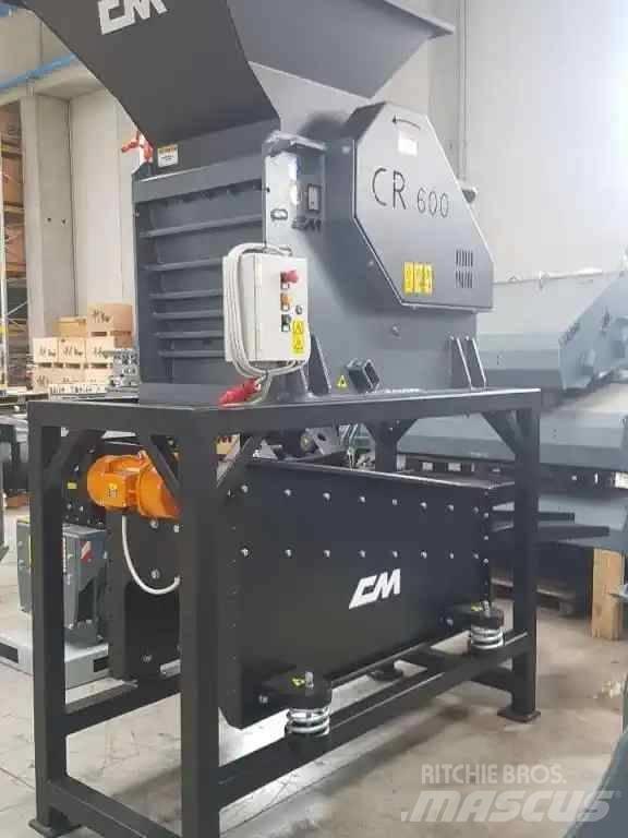 CM CR 600 Crushing buckets