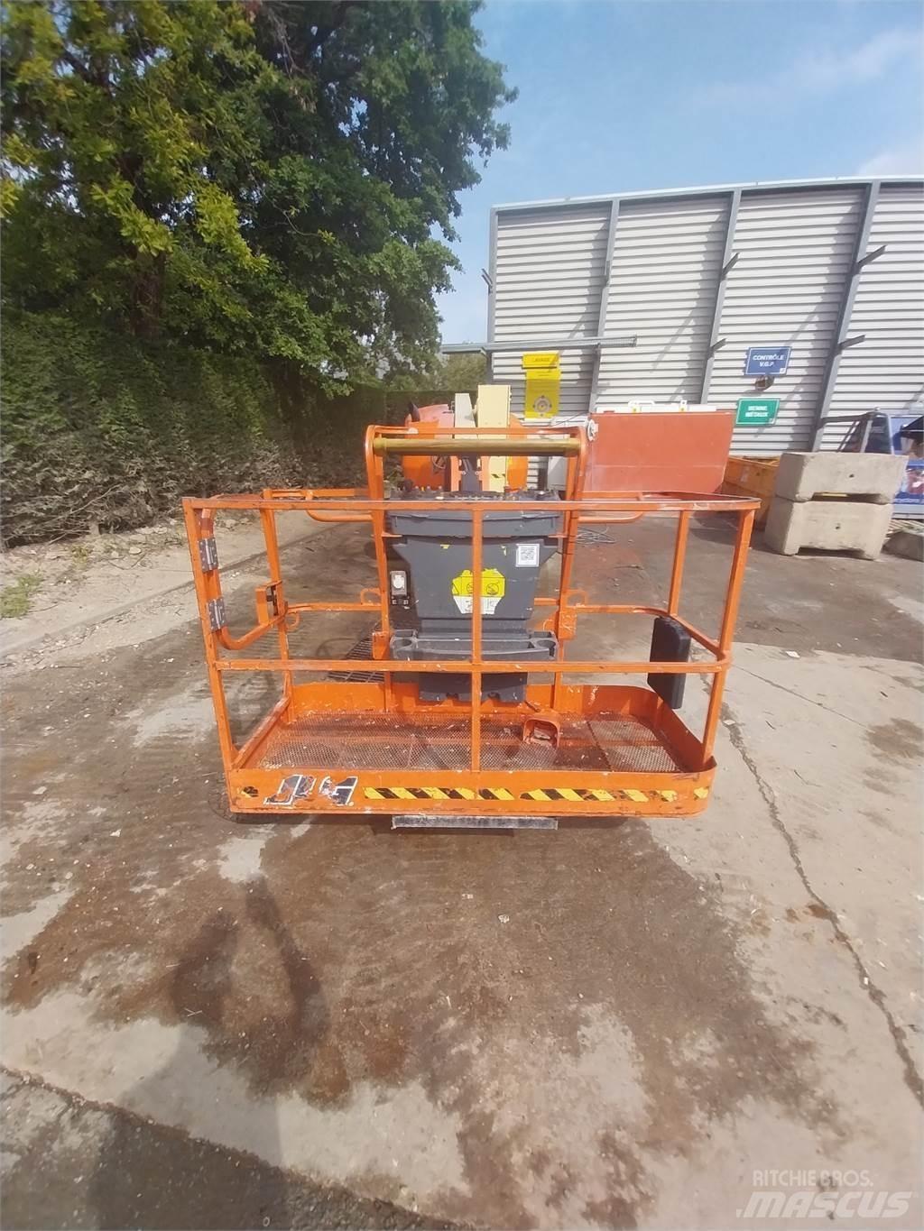 JLG 520AJ Articulated boom lifts