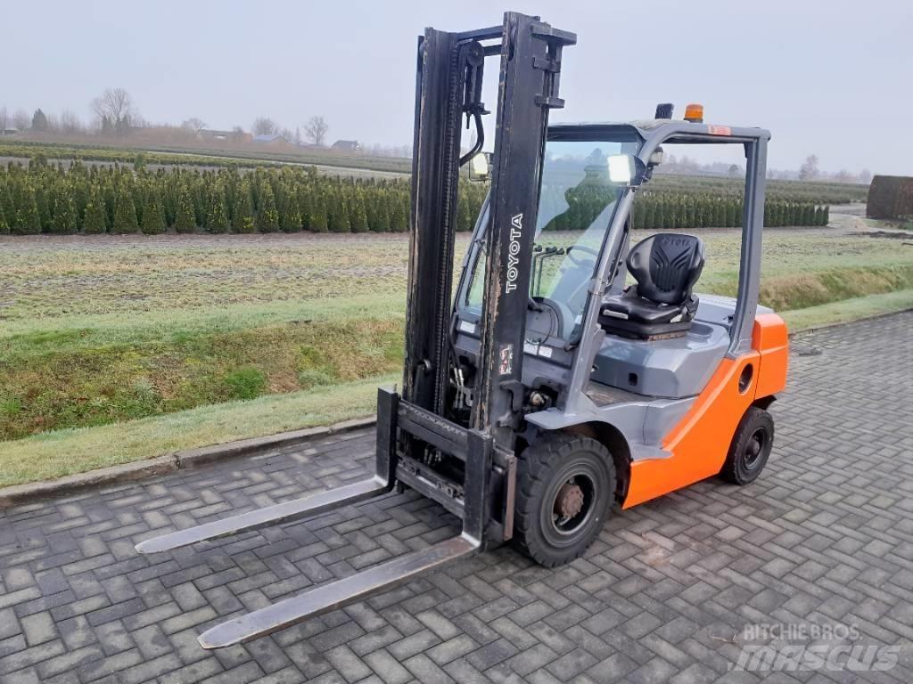 Toyota Tonero 25 Diesel trucks