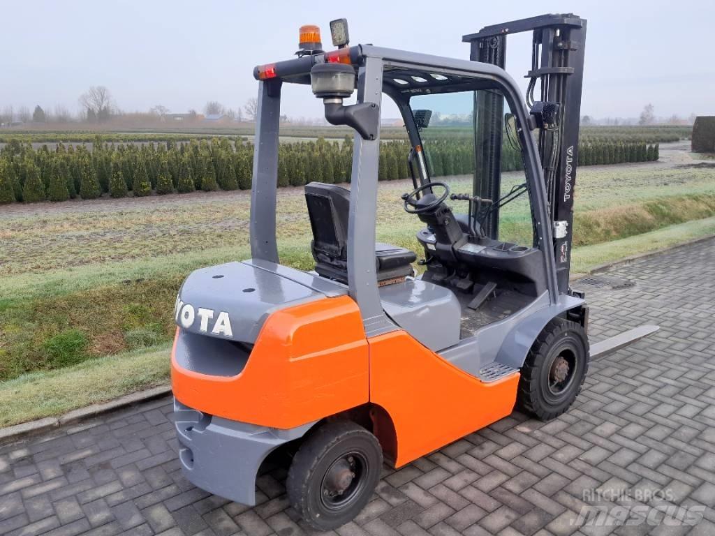 Toyota Tonero 25 Diesel trucks