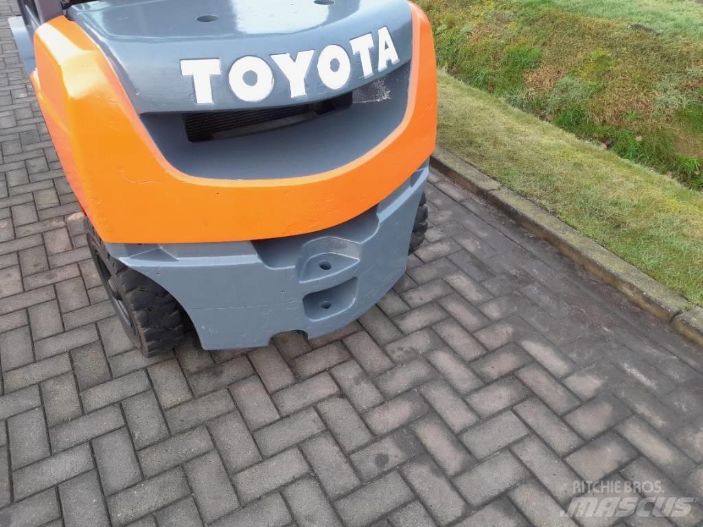 Toyota Tonero 25 Diesel trucks