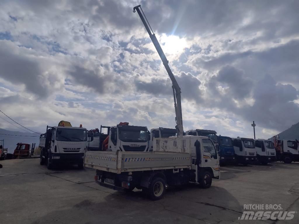 Isuzu NPR77G-5DX Truck mounted cranes