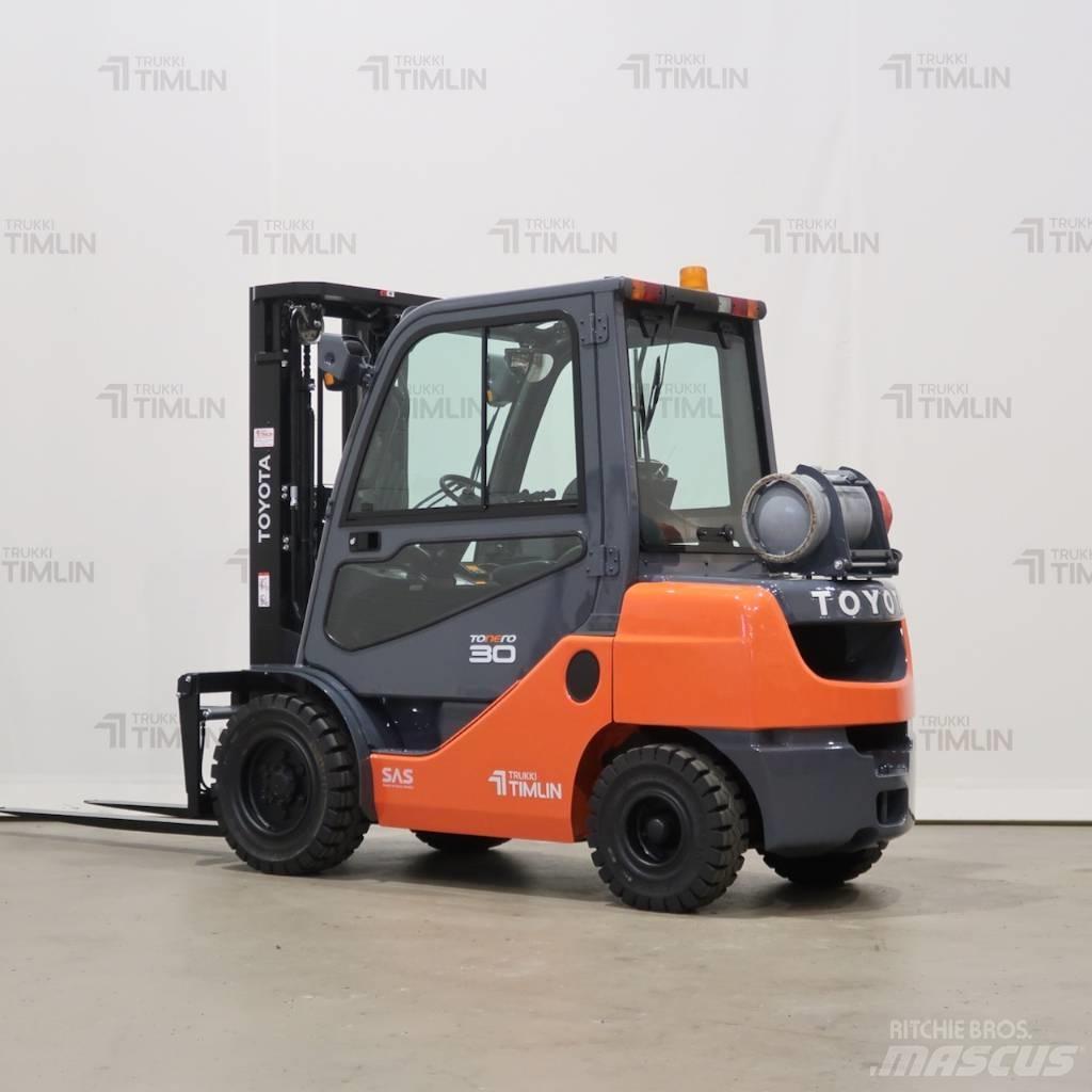 Toyota 02-8FGF30 LPG trucks