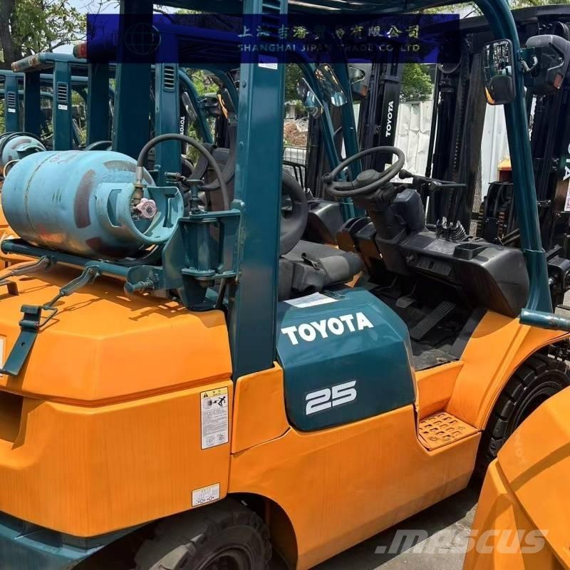 Toyota 7 FGU 25 Diesel trucks