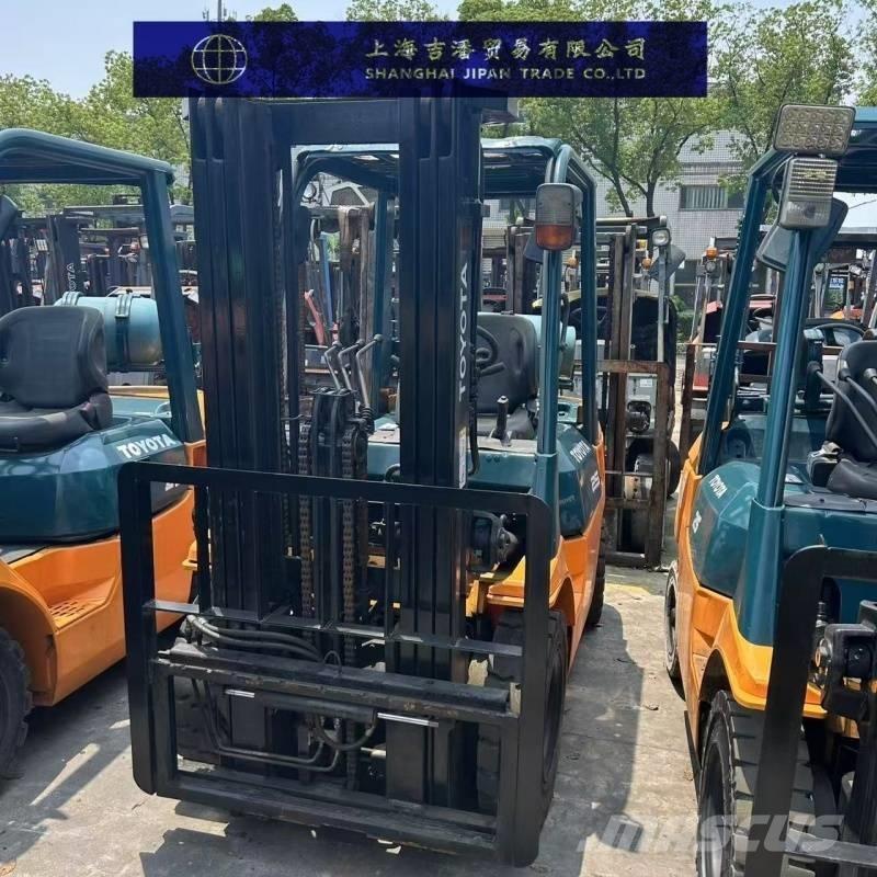 Toyota 7 FGU 25 Diesel trucks