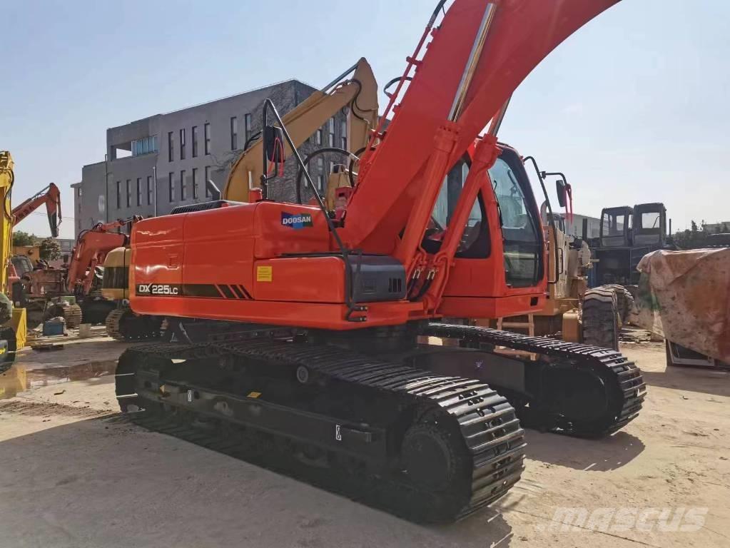 Doosan DX 225 Crawler excavators