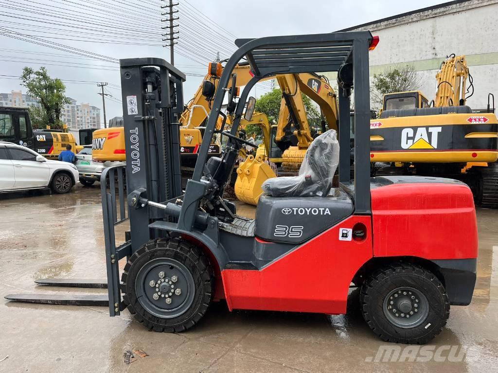 Toyota FD 35 Diesel trucks