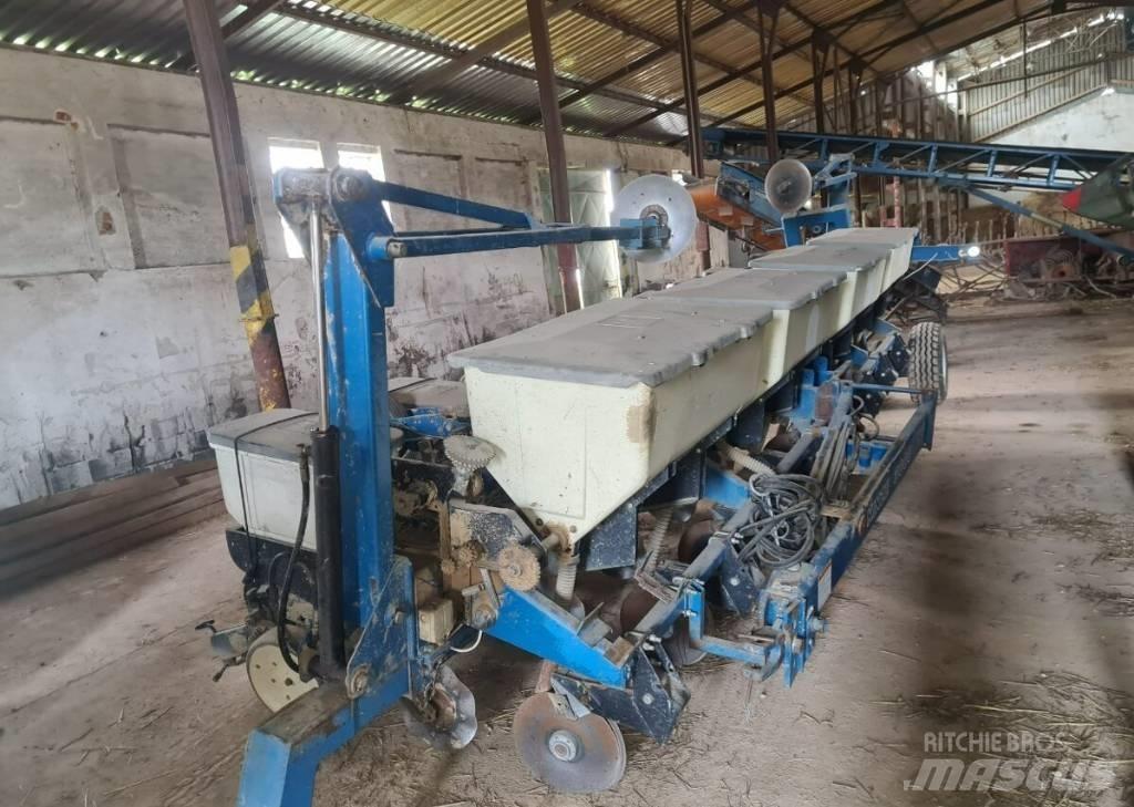 Kinze 3000 Planters