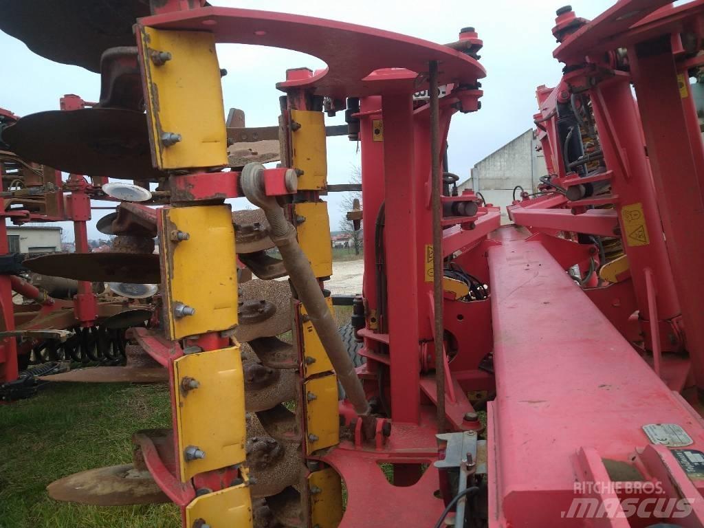 Väderstad Topdown400 Cultivators