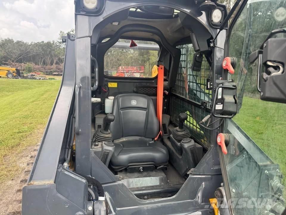 John Deere 317 Skid steer loaders