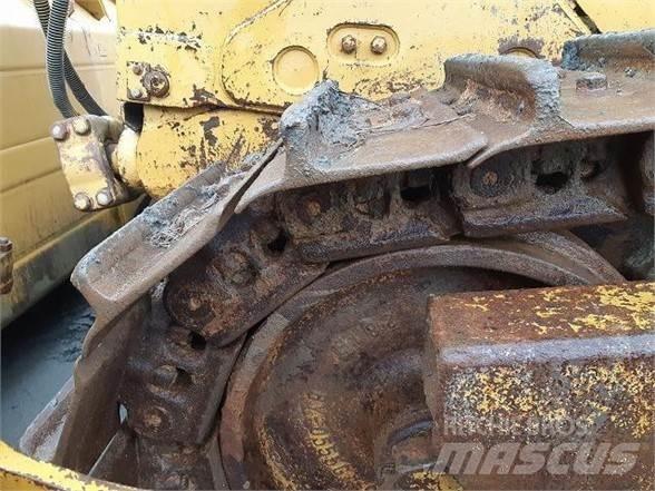 CAT D8T Crawler dozers