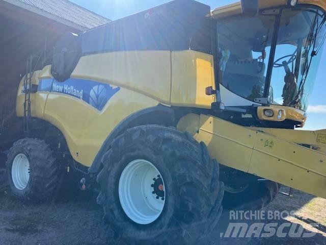 New Holland CX 8060 Combine harvesters