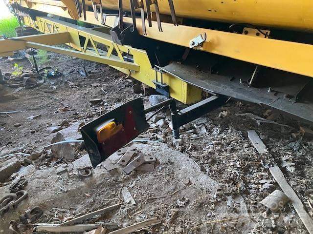 New Holland CX 8060 Combine harvesters