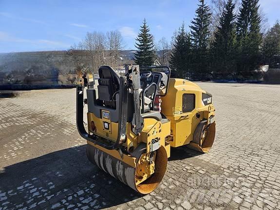 CAT CB24B Asphalt pavers