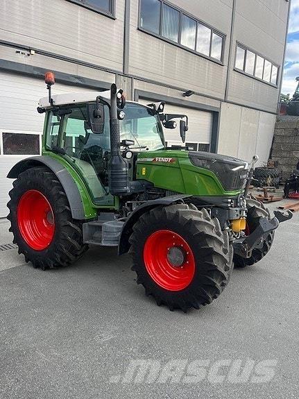 Fendt 211 Tractors