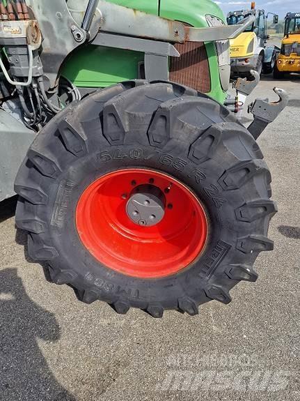 Fendt 411 Vario Tractors