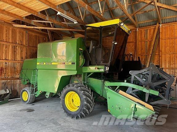 John Deere 1032 Combine harvesters