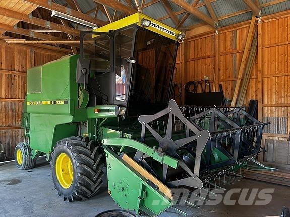 John Deere 1032 Combine harvesters
