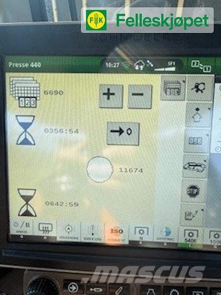 John Deere F440R Round balers