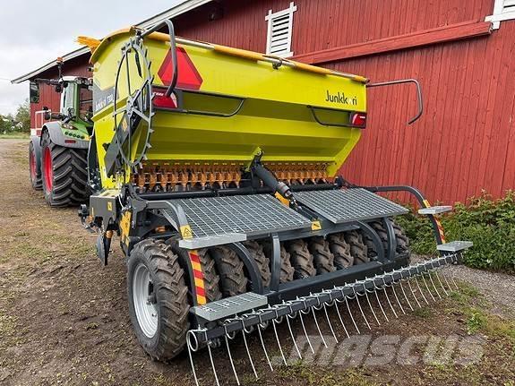 Junkkari T Manure spreaders