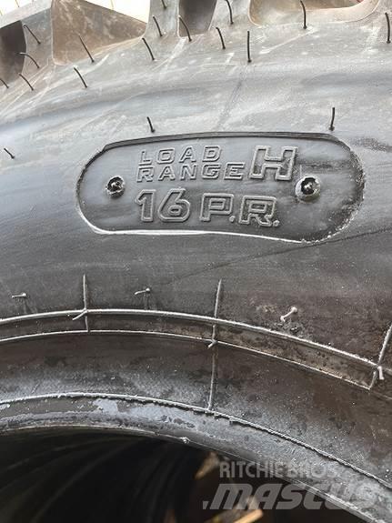Kumho 10.00-20 Tyres, wheels and rims