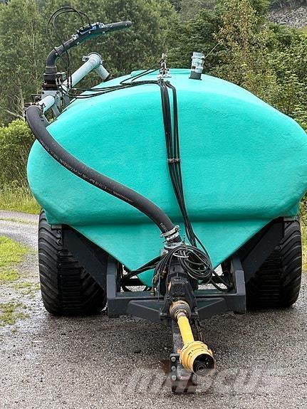 Moi X9 jet Mineral spreaders