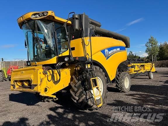 New Holland CX5080 Combine harvesters