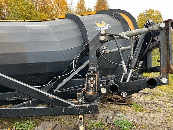  Øveraasen DEH285 Snow blades and plows